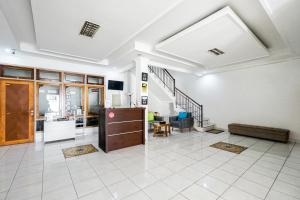a large room with a staircase and a living room at RedDoorz Plus near Universitas Maranatha Bandung 2 in Bandung