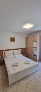 a bedroom with a large white bed in a room at Hrstich Apartments in Drasnice