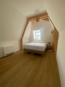 a bedroom with a bed in a attic at Four Bas in Martel