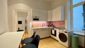 a kitchen with a sink and a washing machine at STACEY Downtown in Hamburg