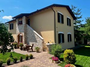a house with a patio in front of it at Il Refolo in Norcia