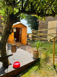 a dog house in a yard next to a fence at The Pip and Lantern in Rye
