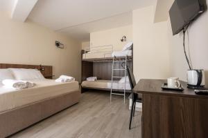 a room with two bunk beds and a desk at La Dimora Aragonese in Randazzo