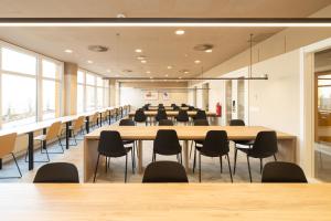 a conference room with a long table and chairs at Canvas Valencia Burjassot in Burjassot