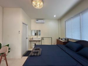 a bedroom with a blue bed and a desk at Wangta in Haad Rin