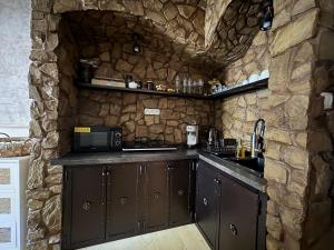 a stone kitchen with a counter and a sink at Apartmán siedmy div in Banská Štiavnica