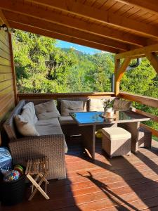 a screened in porch with a couch and a table at CasaSol Domek w Beskidach in Sól