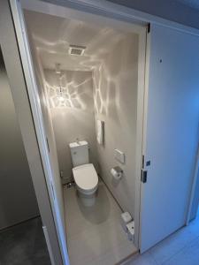 a small bathroom with a toilet in a room at 乃宿-noyado-博多 in Fukuoka