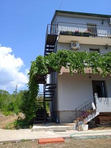 a building with a spiral staircase next to a building at Вилла Загора in Neodi