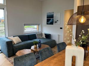 a living room with a couch and a table at Resort Kagerplassen in Warmond