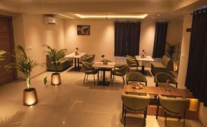a restaurant with tables and chairs in a room at Hotel Layover Stay-3 Minutes From the Airport in Jaipur