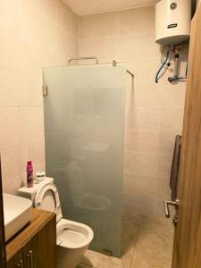 a bathroom with a toilet and a sink at Résidence Leyla in Abidjan +8 photos