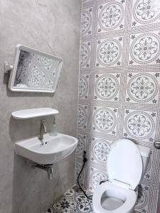 a bathroom with a white toilet and a sink at ภูหลงหมอก รีสอร์ท in Ban Huai Lat