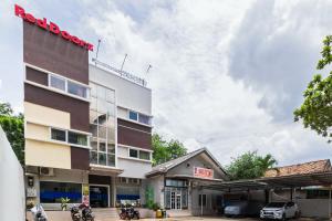 a rendering of the exterior of a hotel at RedDoorz Plus near Palembang Airport 3 in Palembang