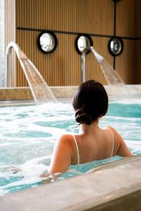 a woman is in a hot tub with water at Quintessia in Orvault