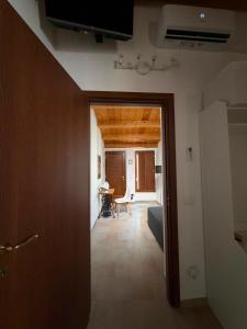 a hallway with a door leading to a living room at Ai Sette Scalini in Larino