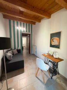 a living room with a bed and a table at Ai Sette Scalini in Larino