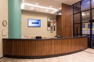 a lobby with a reception desk in a hospital at Hotel Brasil Tropical in Fortaleza +59 photos
