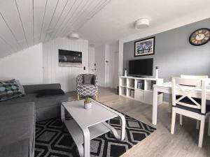 a living room with a couch and a table at Casa LuVilla in Braunlage