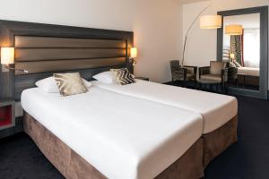 Postel nebo postele na pokoji v ubytování Mercure Lyon Centre - Gare Part Dieu