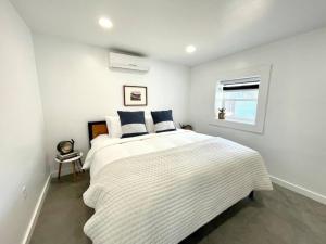 a bedroom with a large white bed with a window at Pik Pak in Marfa