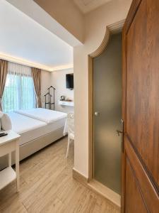 a bedroom with a bed and a table and a door at Motto Polonezköy in Beykoz