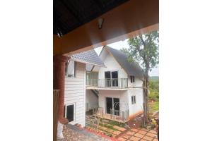 a view of the house from the outside at FabHotel Hill View Cottages in Arpora