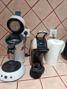 a coffee maker sitting on a kitchen counter at LaKaz Pascale T2 climatisé pour 4 adultes 1 enfant in Ravine des Cabris