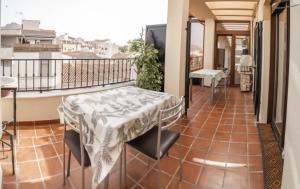 a balcony with a table and chairs on a balcony at House Atarfe LINING1 in Atarfe