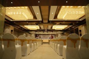 a row of chairs in a banquet hall at Hotel Kalyani Landmark in Elūru