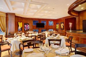 ห้องอาหารหรือที่รับประทานอาหารของ Hotel Dann Carlton Belfort Medellin