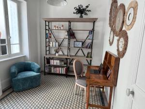 a living room with a desk and a chair at La Côte in Granville