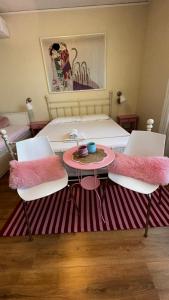 a room with a table and two chairs and a bed at The little lake Verona villa in Bovo