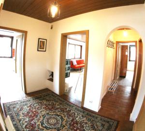 Posteľ alebo postele v izbe v ubytovaní Family Friendly Chalet - Central with Beautiful Mountain Views