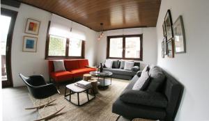 Posedenie v ubytovaní Family Friendly Chalet - Central with Beautiful Mountain Views
