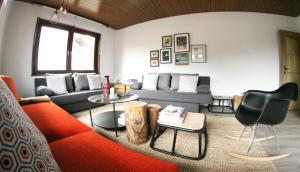 Posedenie v ubytovaní Family Friendly Chalet - Central with Beautiful Mountain Views