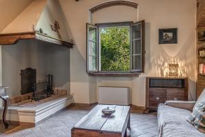 a living room with a table and a window at Agriturismo Lupo Vecchio in Grosseto +45 photos