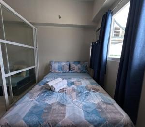 a bedroom with a bed with towels on it at Mactan Airport 1BR Resort with Pool in Mactan Island +64 photos