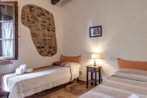 a room with two beds and a window at Agriturismo Lupo Vecchio in Grosseto