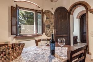a room with a table with wine glasses on it at Agriturismo Lupo Vecchio in Grosseto