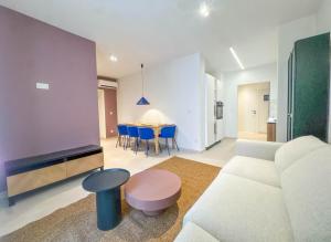 a living room with a white couch and a table at Cosy place in Pembroke in Pembroke