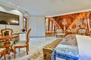 a bedroom with a bed and a table and chairs at Golden Lis Hotel Boutique in Goiânia