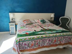 a bed with a colorful blanket and pillows on it at Prie De Mä in Genoa +8 photos