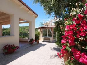 a house with a garden with pink flowers at Hotel Alma in Campo nell'Elba