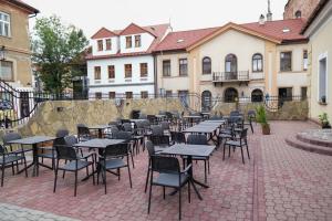 a group of tables and chairs in a courtyard at Hotel Sutoris in Bochnia