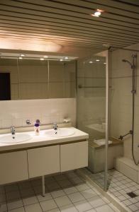 Koupelna v ubytování Ambassador Suites Antwerp