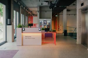 a lobby with a table with a sign on it at Homaris K48 Studios in Berlin