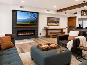 a living room with a couch and a fireplace at Best Location! Walkable30 Min to GNP5 Min Lake in Whitefish