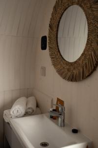 a bathroom with a sink and a mirror and towels at Parc Boulée in Ven-Zelderheide