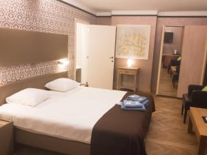Postel nebo postele na pokoji v ubytování Hotel Villa Escale